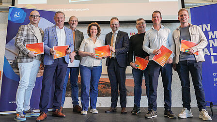 Wethouder Jacco Knape presenteert samen met vertegenwoordigers van zeven winkelgebieden de actieagenda's voor deze winkelcentra van de toekomst