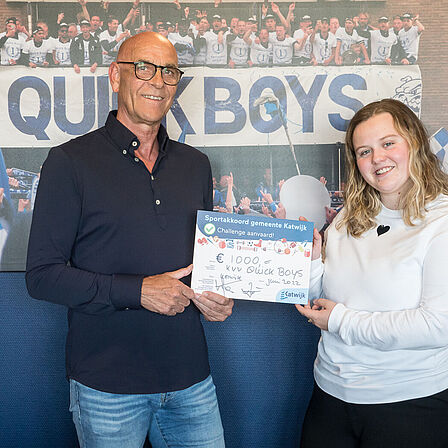 Uitreiking cheque vanuit het Katwijks Sportakkoord aan Quick Boys